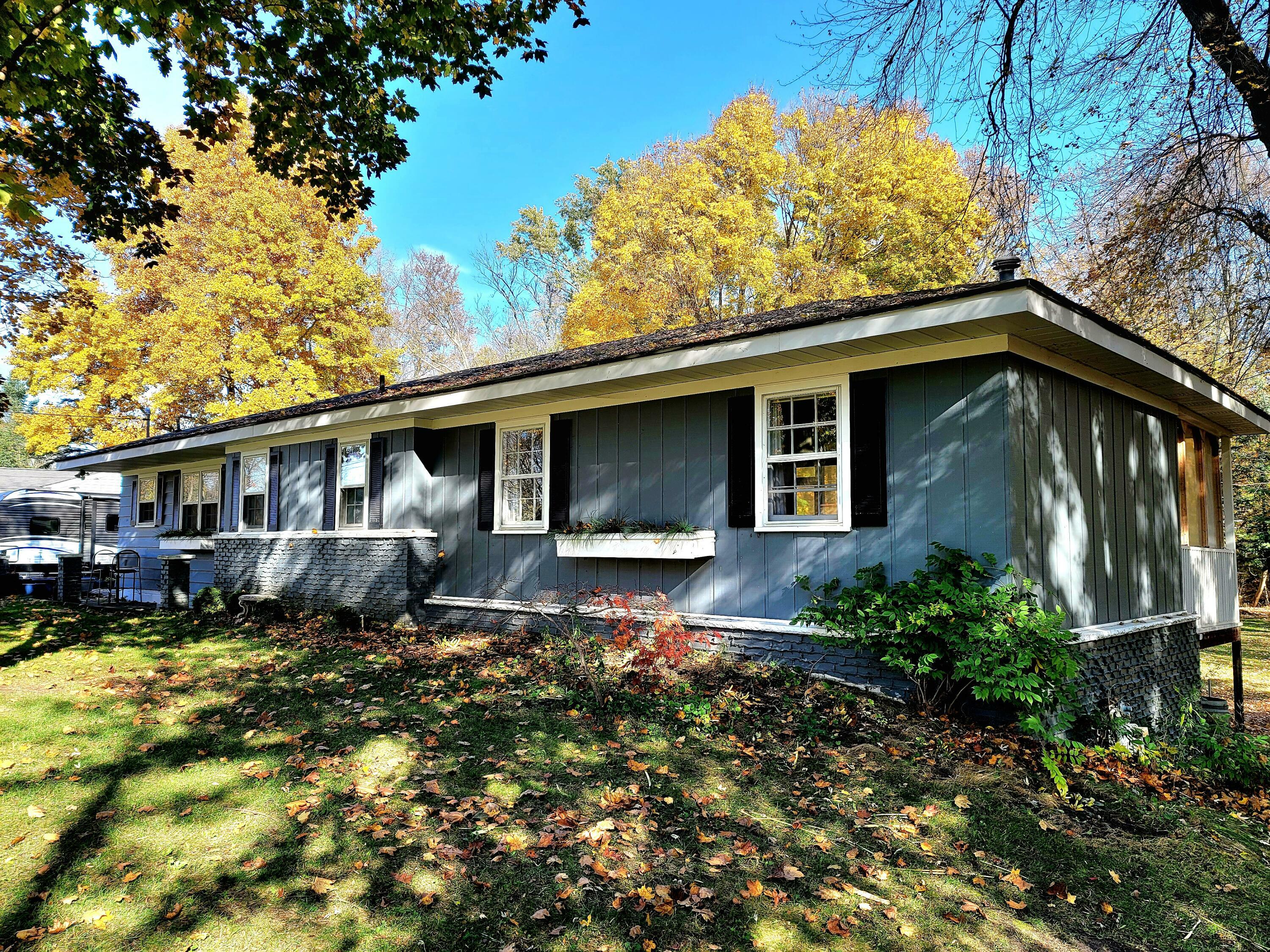 Property Photo: 631 Harrington Avenue MI 49423