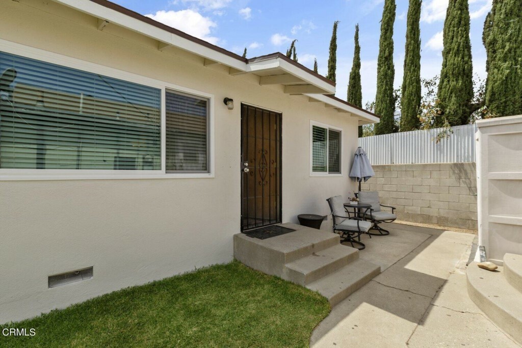 Property Photo:  130 N Ojai Street  CA 93060 