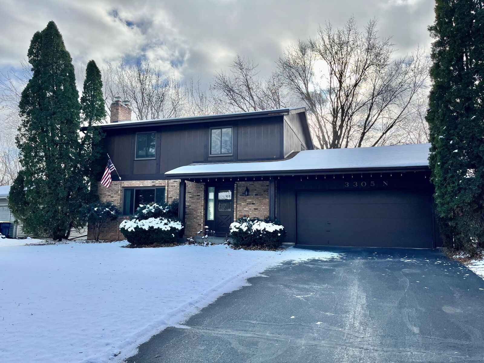 Property Photo:  3305 Red Oak Circle N  MN 55337 