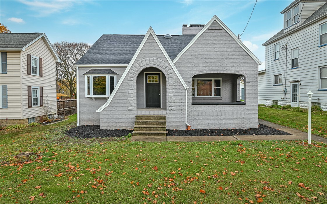 Property Photo:  520 Old Zelienople Rd  PA 16117 