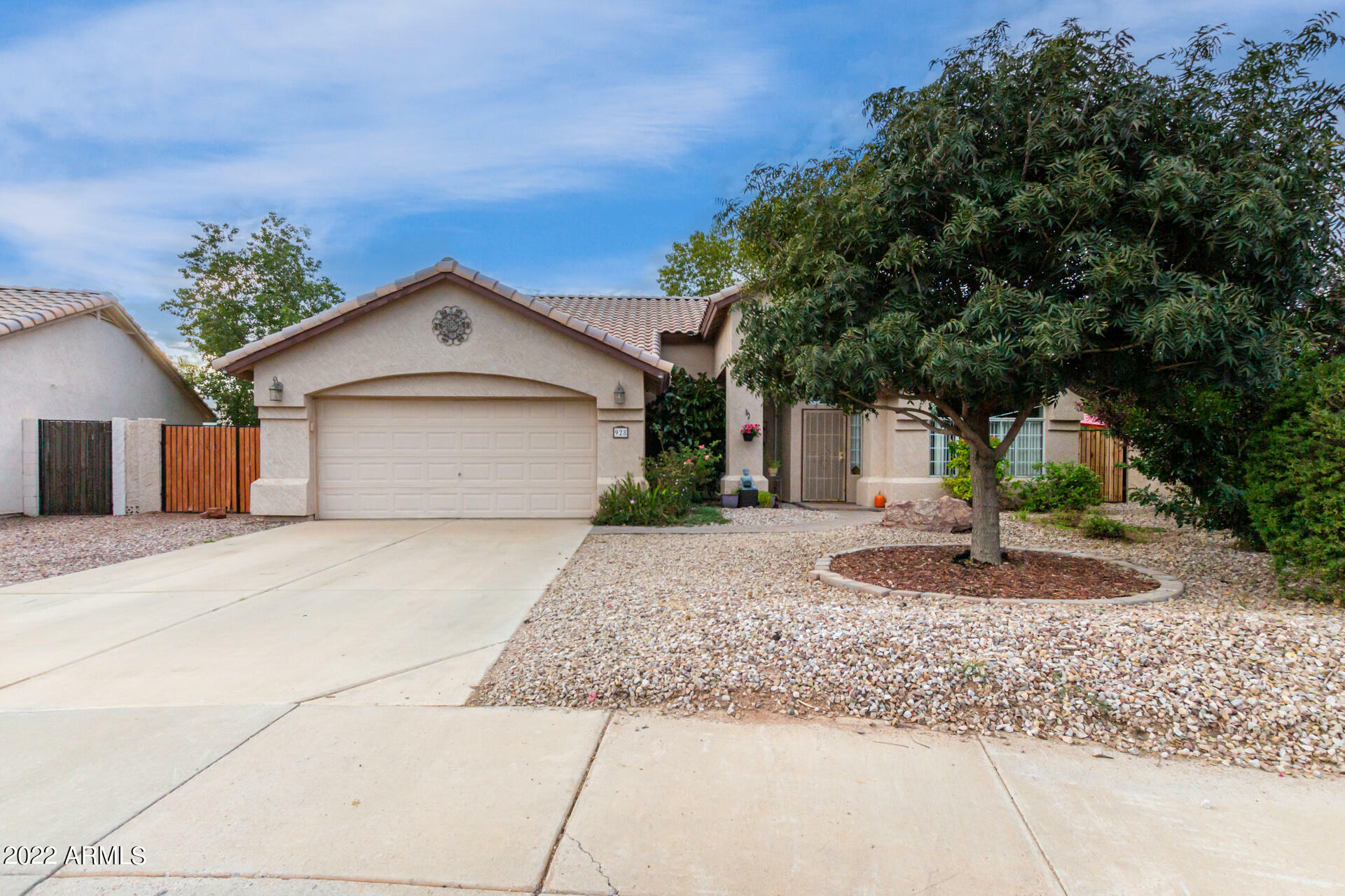 Property Photo:  928 S San Joaquin Court  AZ 85296 