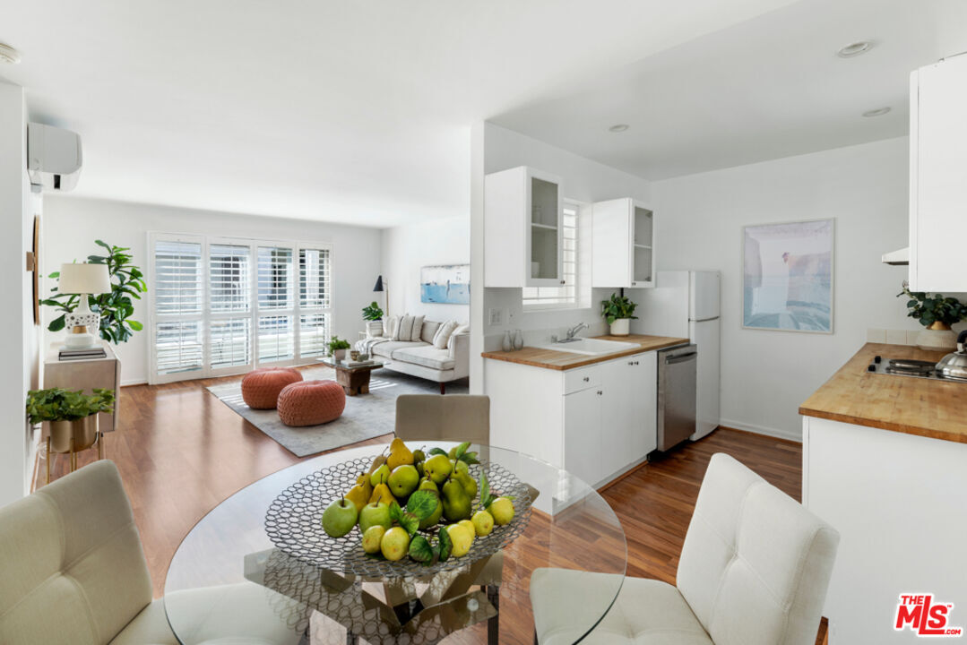 Property Photo: 1440 23rd St 302 CA 90404