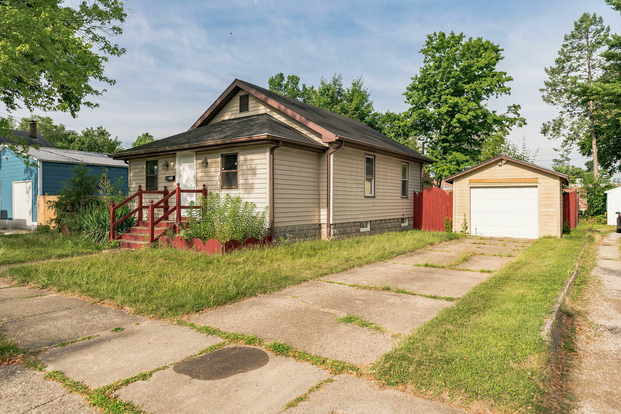 Property Photo:  806 West Street  MI 49093 