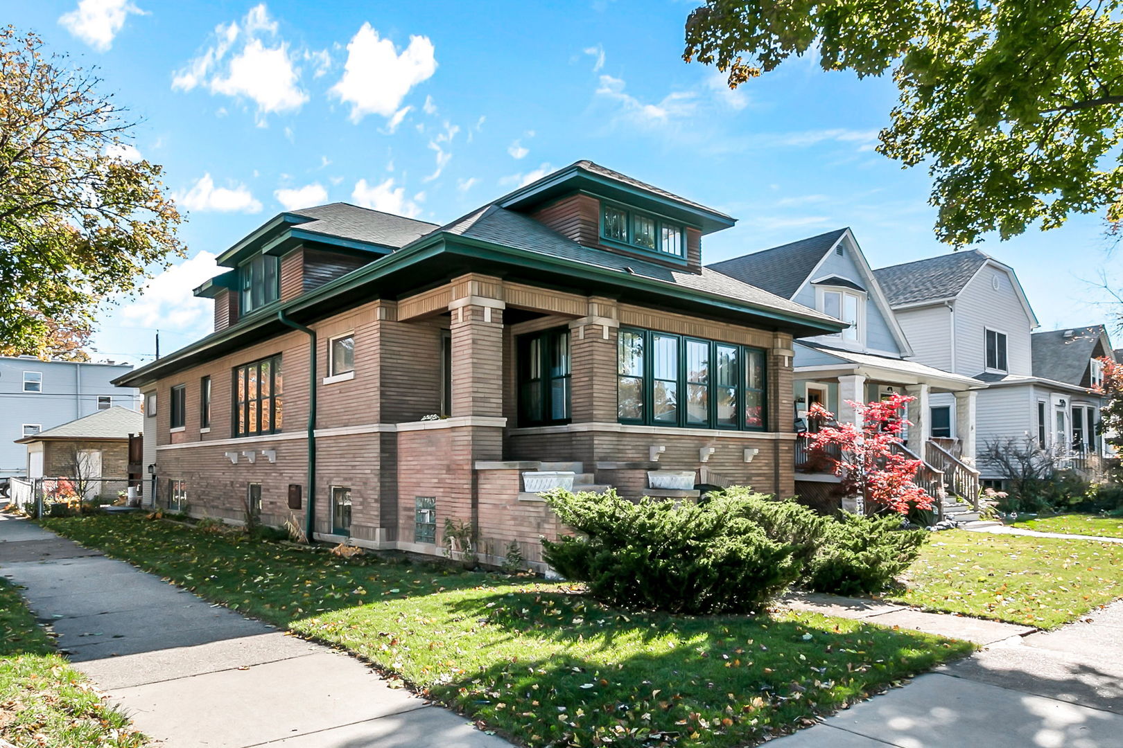 Property Photo: 4055 N Laramie Avenue IL 60641