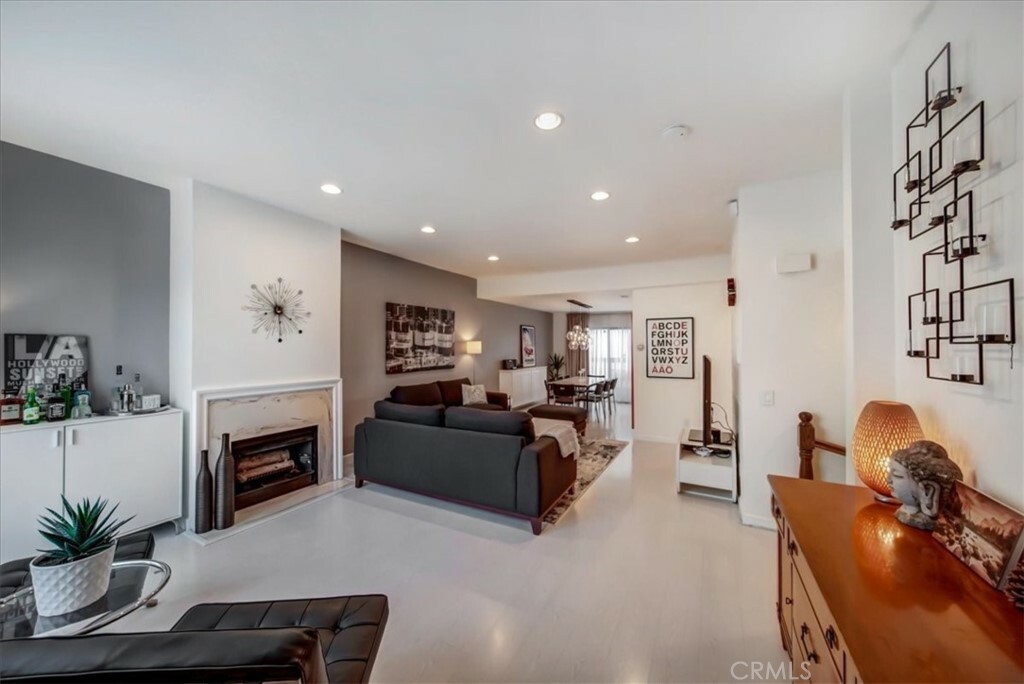 Property Photo: 820 N Stoneman Avenue 1 CA 91801