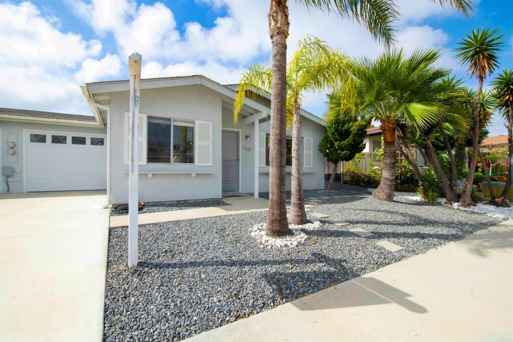Property Photo: 3245 Calle Osuna CA 92056