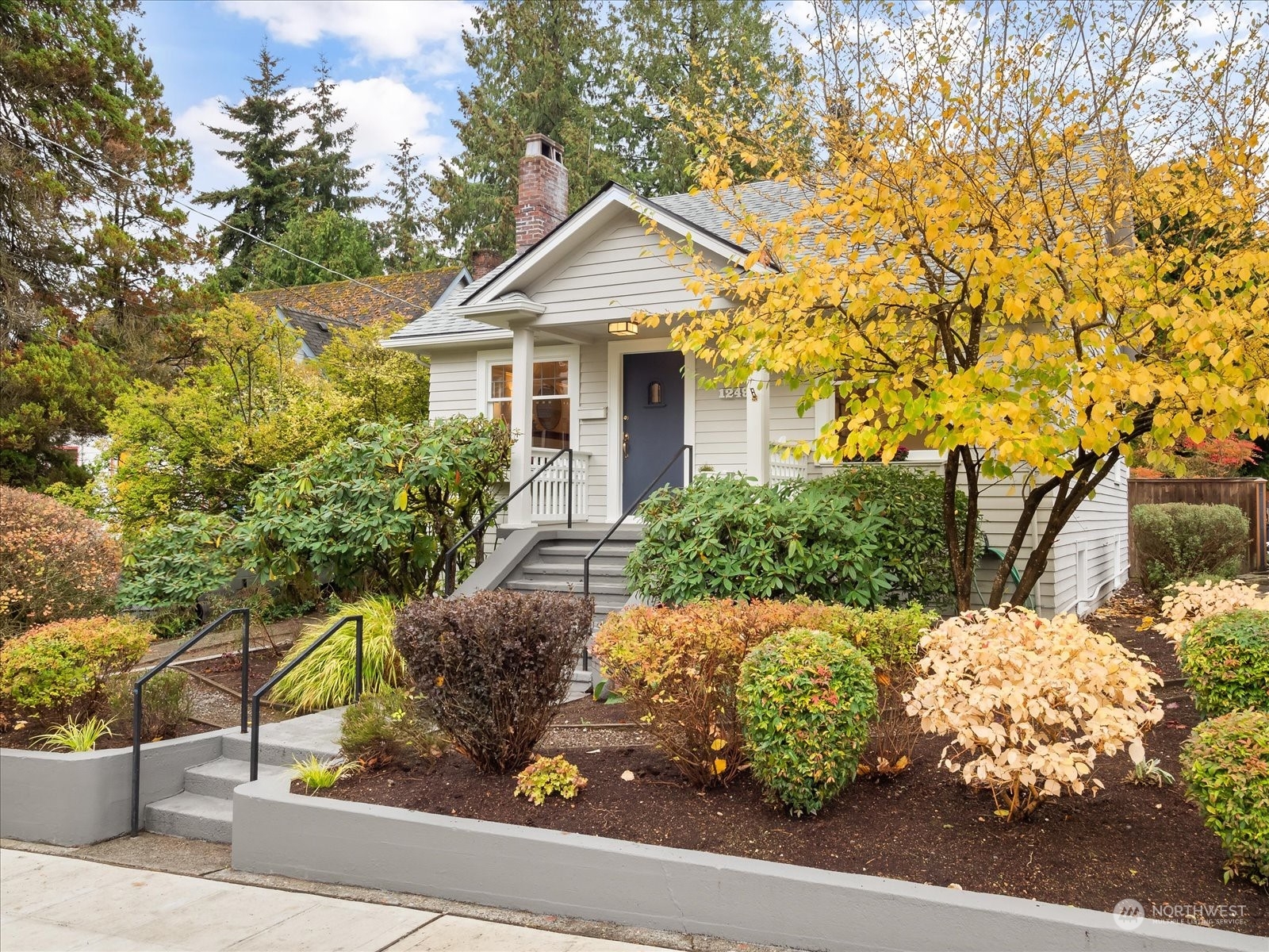 Property Photo:  1249 NE 92nd Street  WA 98115 