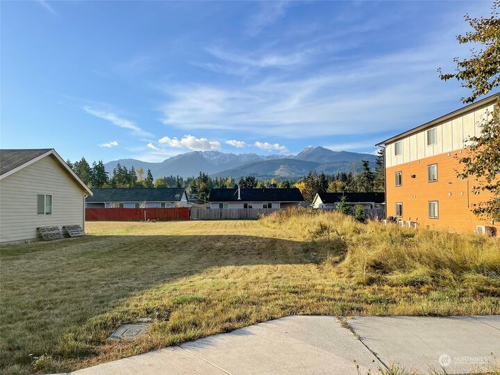 Property Photo: 1140 E Park Street WA 98362