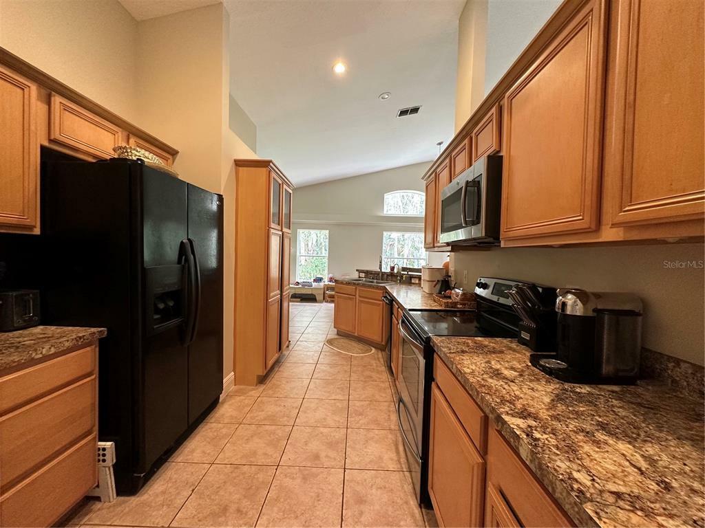 Property Photo:  412 Sandringham Court  FL 32708 