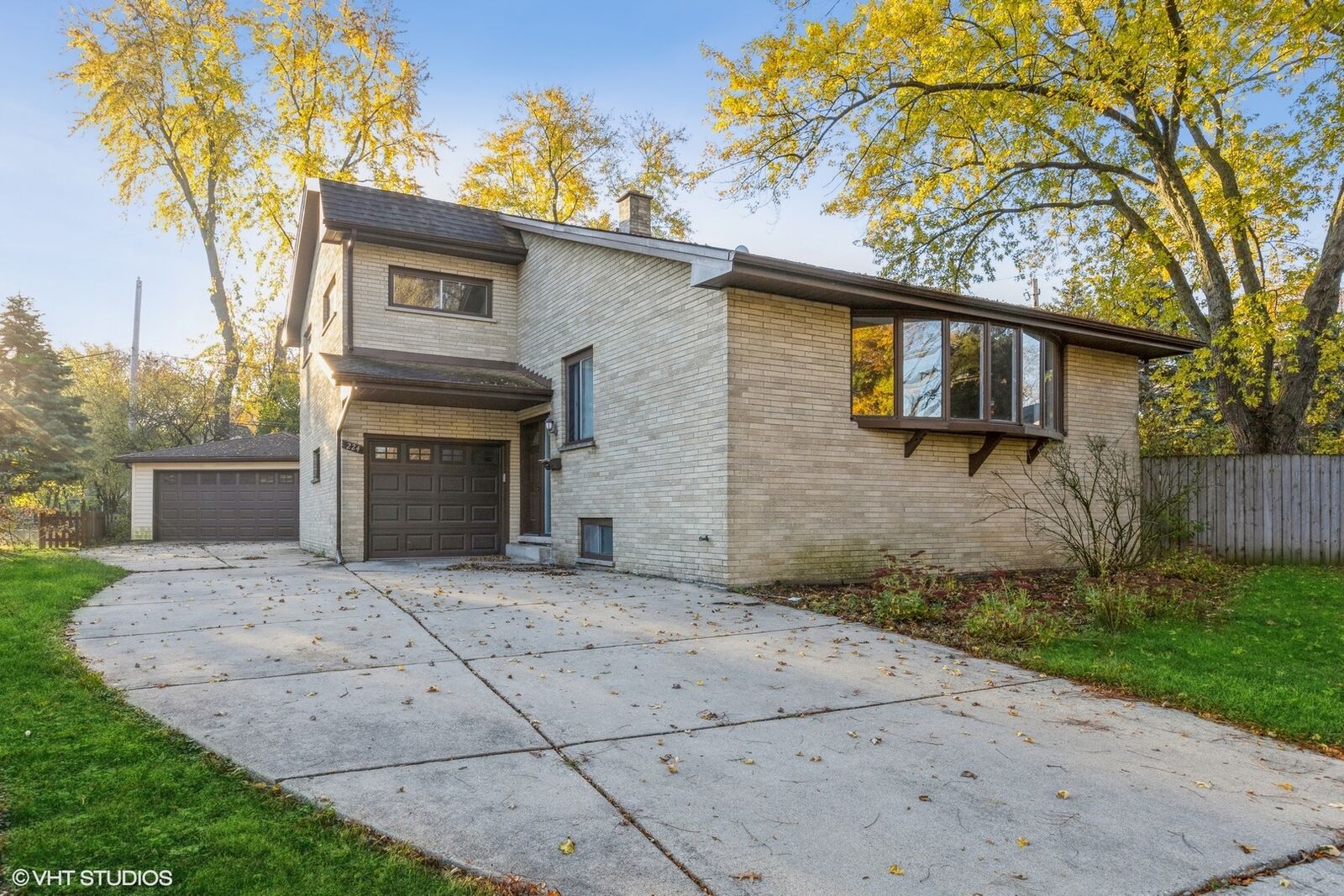 Property Photo:  224 Tanoak Lane  IL 60540