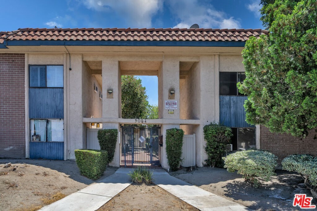 Property Photo:  9054 Willis Avenue 10  CA 91402 