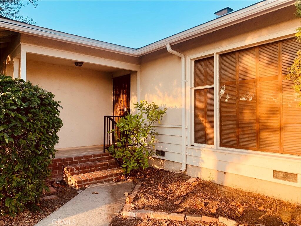 Property Photo:  10724 1st Avenue  CA 90603 