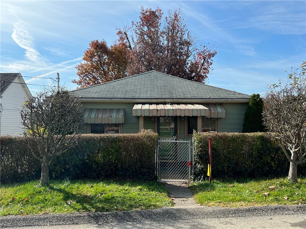 Property Photo:  19 Fairview Street  PA 15401 