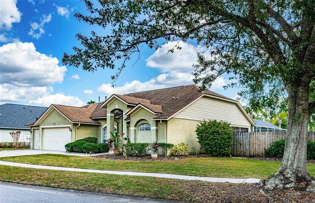 Property Photo: 1524 Ledgestone Drive FL 33511