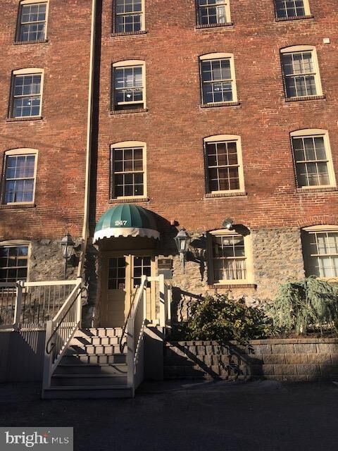 Property Photo:  247 N Shippen Street 11  PA 17602 