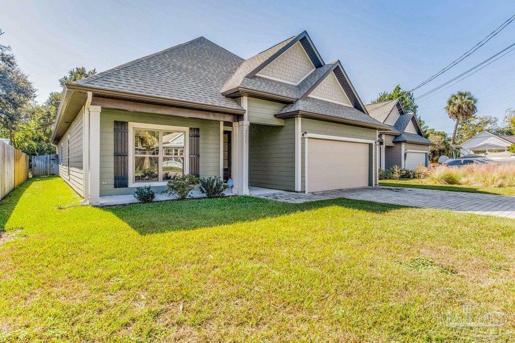 Property Photo: 711 E Lakeview Ave FL 32503