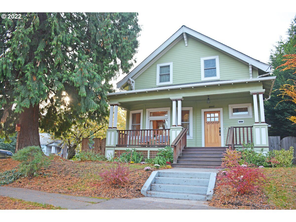 Property Photo:  3507 N Commercial Ave  OR 97227 