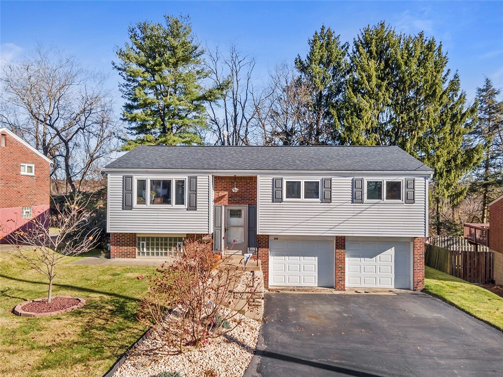Property Photo: 640 Macbeth Dr PA 15235
