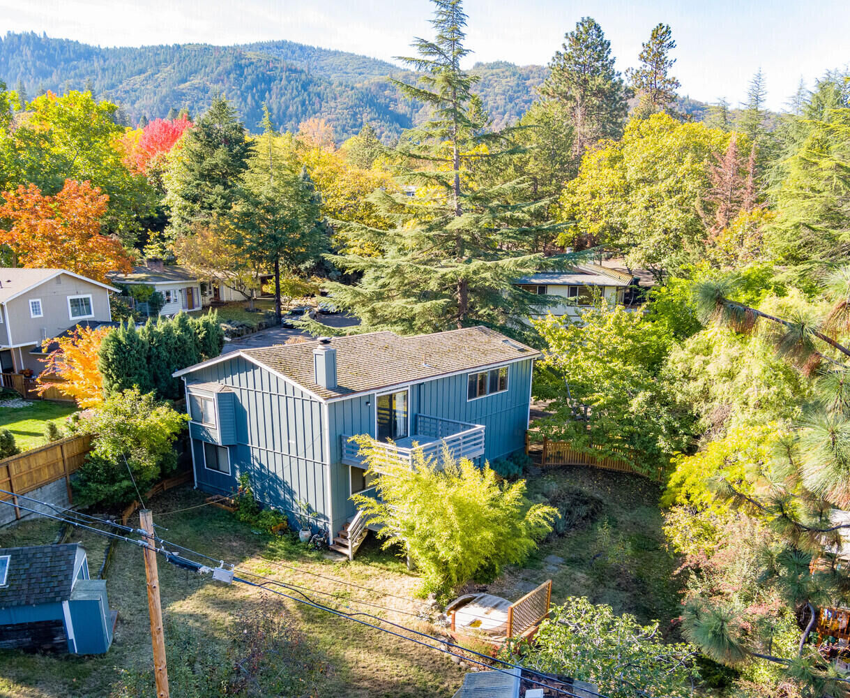 Property Photo: 477 Friendship Street OR 97520