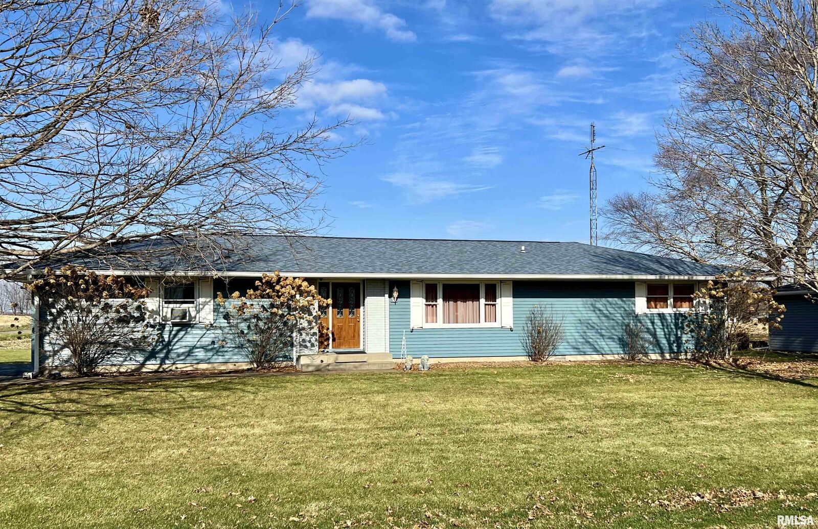 Property Photo: 909 W Jackson Street IL 61410