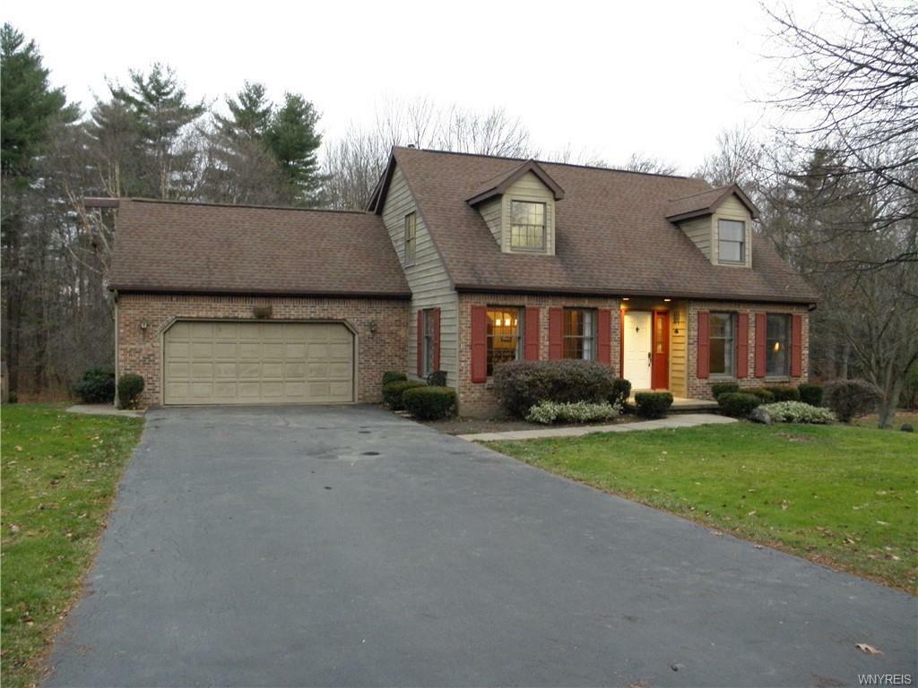 Property Photo:  5332 Oakridge Drive  NY 14075 