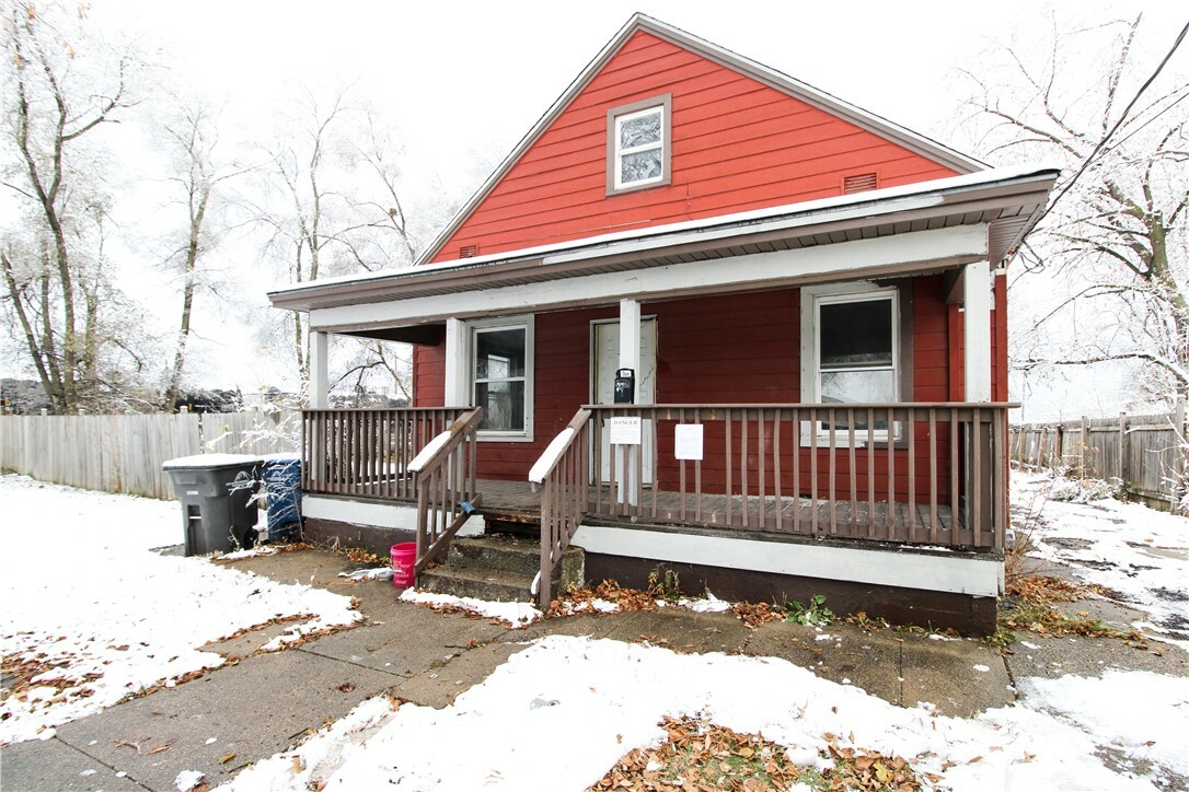 Property Photo:  108 E 29th Street  IA 50317 