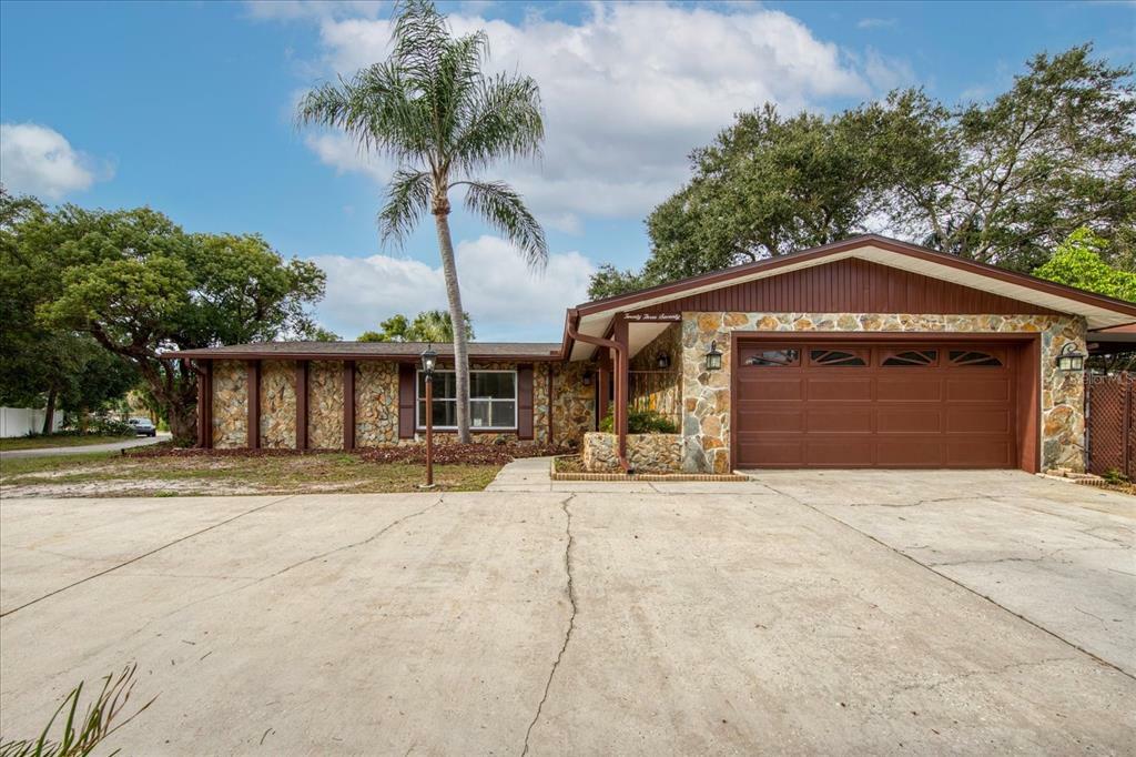 Property Photo:  2370 Dora Drive  FL 33765 