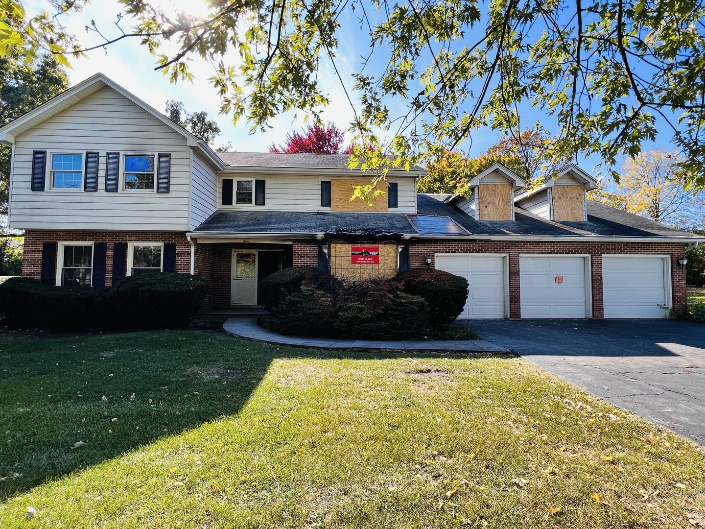 Property Photo: 4 Highgate Court IL 60174