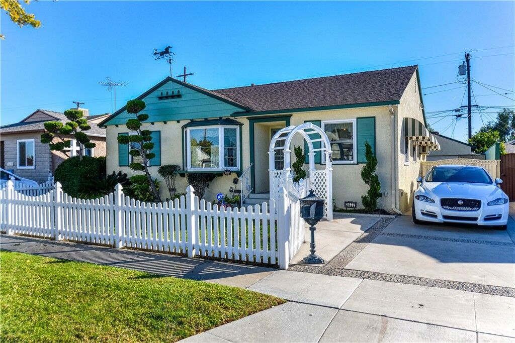 Property Photo: 2522 Dashwood Street CA 90712