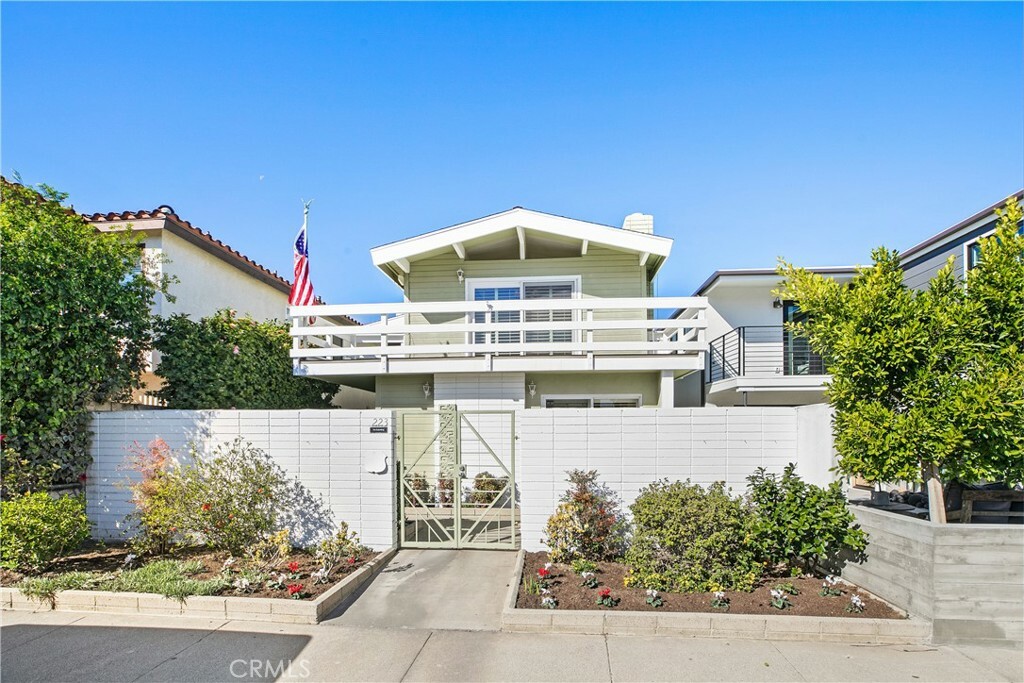 Property Photo:  223 Orange Street  CA 92663 