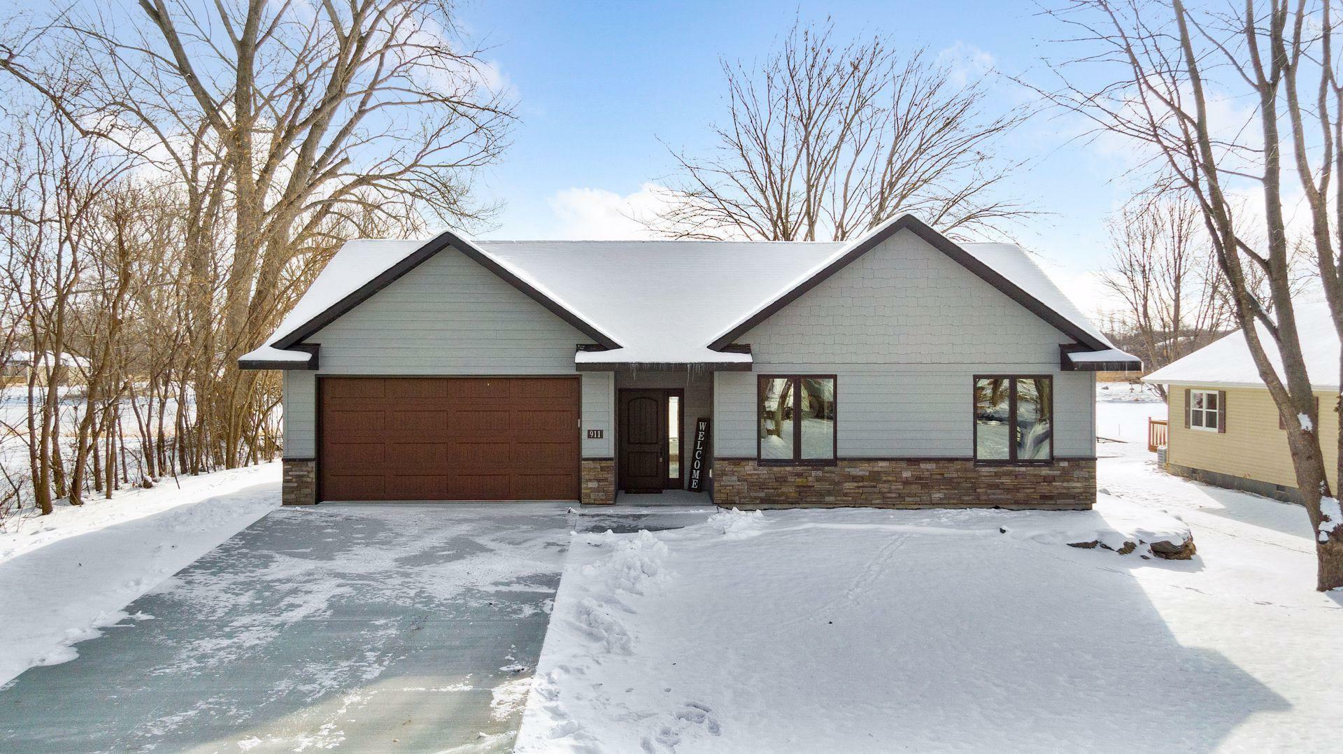 Property Photo: 911 Lillian Street MN 56096