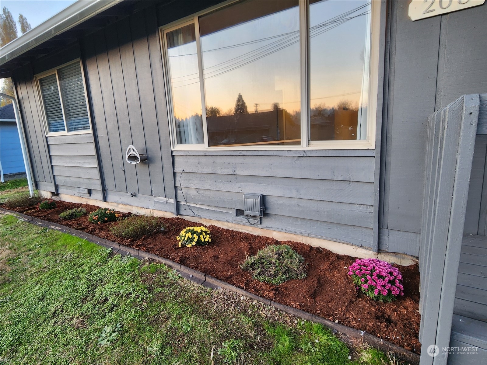 Property Photo:  206 204 Laurel Street  WA 98584 