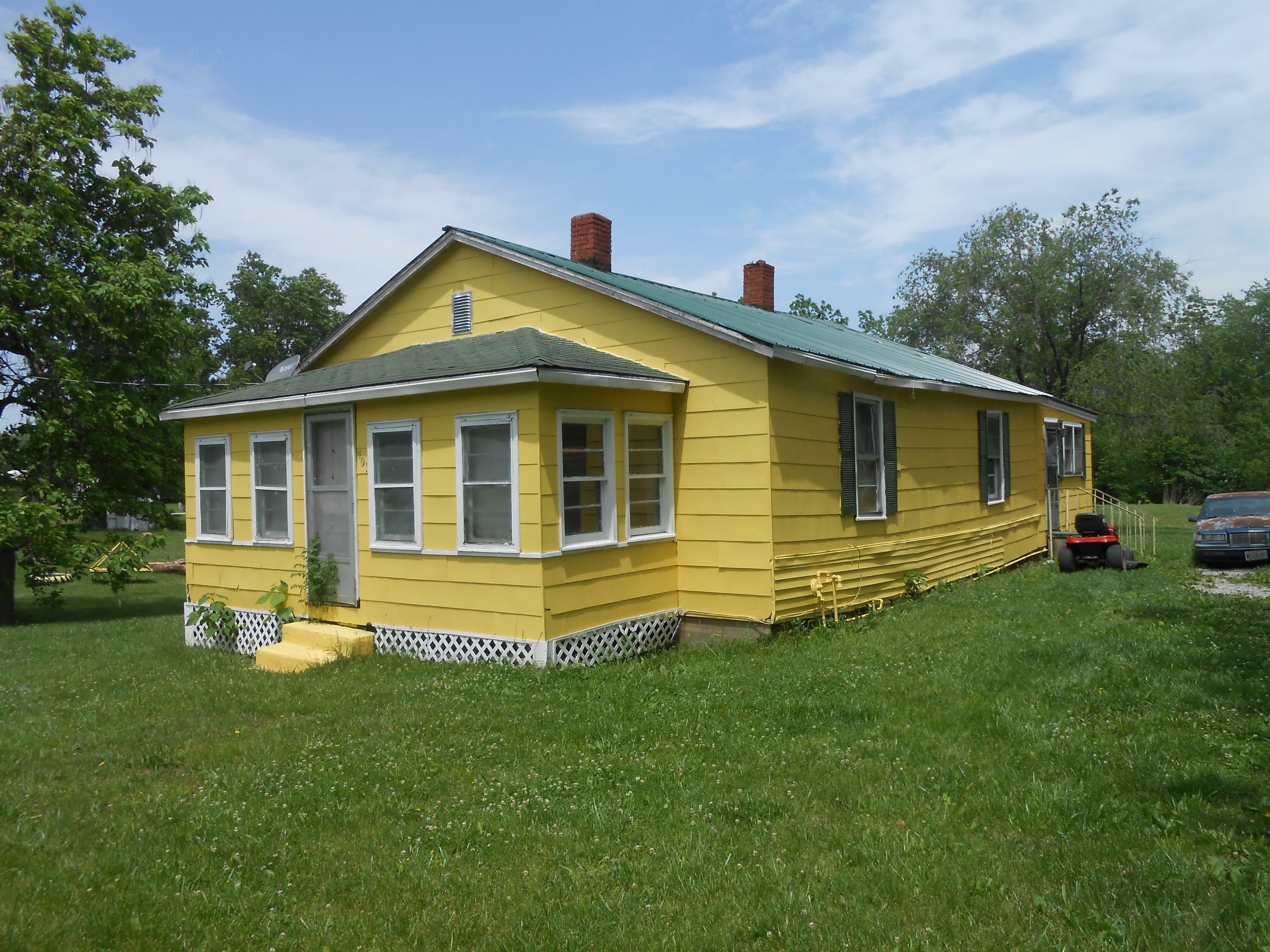 Property Photo:  401 W Walnut Street  MO 65231 