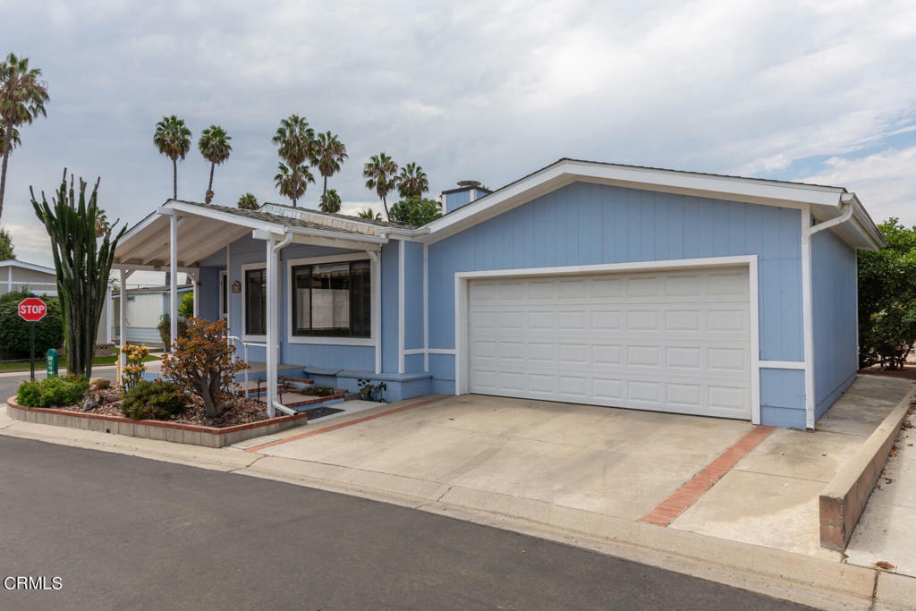 Property Photo:  118 Poinsettia Gardens Drive 118  CA 93004 