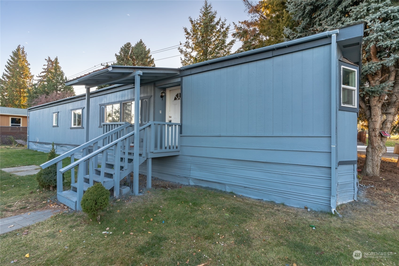 Property Photo:  1125 McKittrick Street 17  WA 98801 