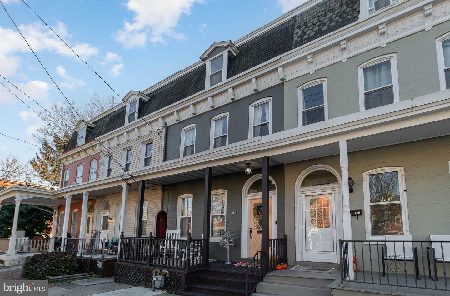 Property Photo:  142 E New Street  PA 17602 