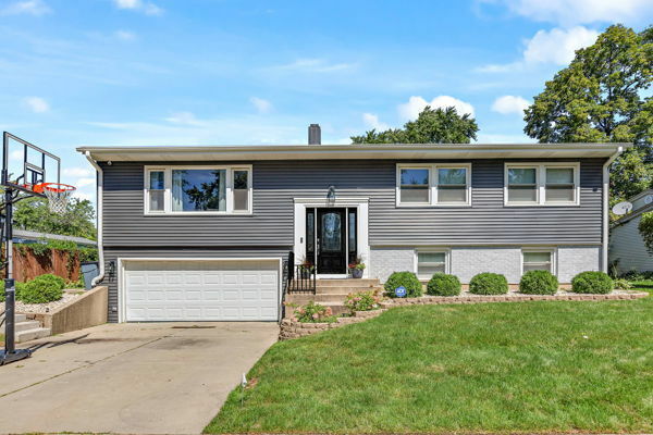 Property Photo: 840 Beechwood Road IL 60089