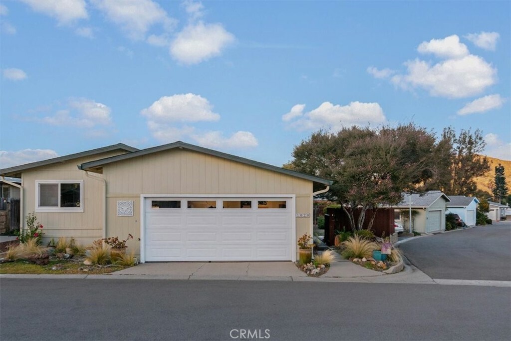 Property Photo:  1020 Kerry Drive 81  CA 93405 