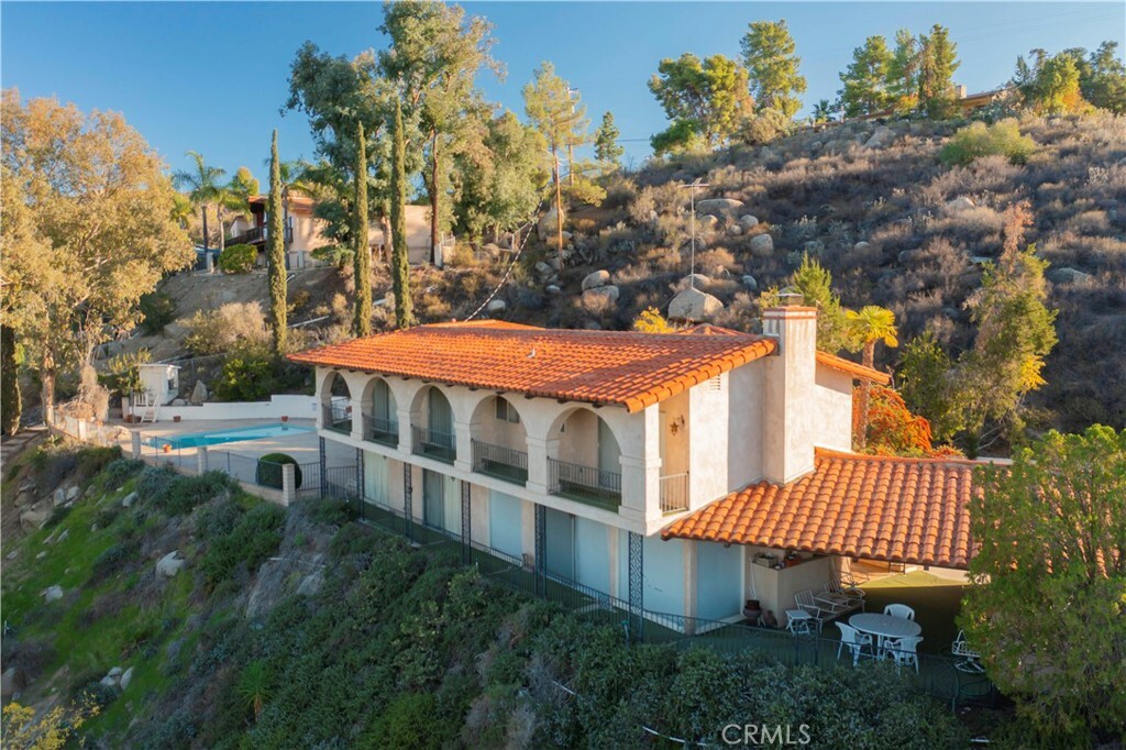 Property Photo:  28295 Vista Del Valle  CA 92544 