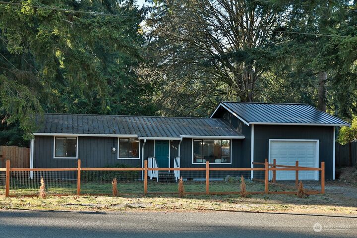 7878 Blakely Avenue  Clinton WA 98236 photo
