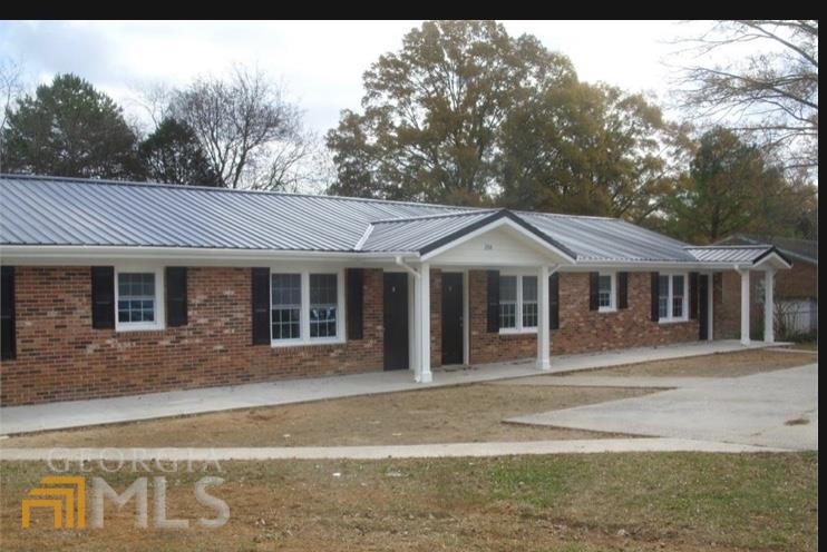 Property Photo: 204 Greenbriar Drive GA 30125