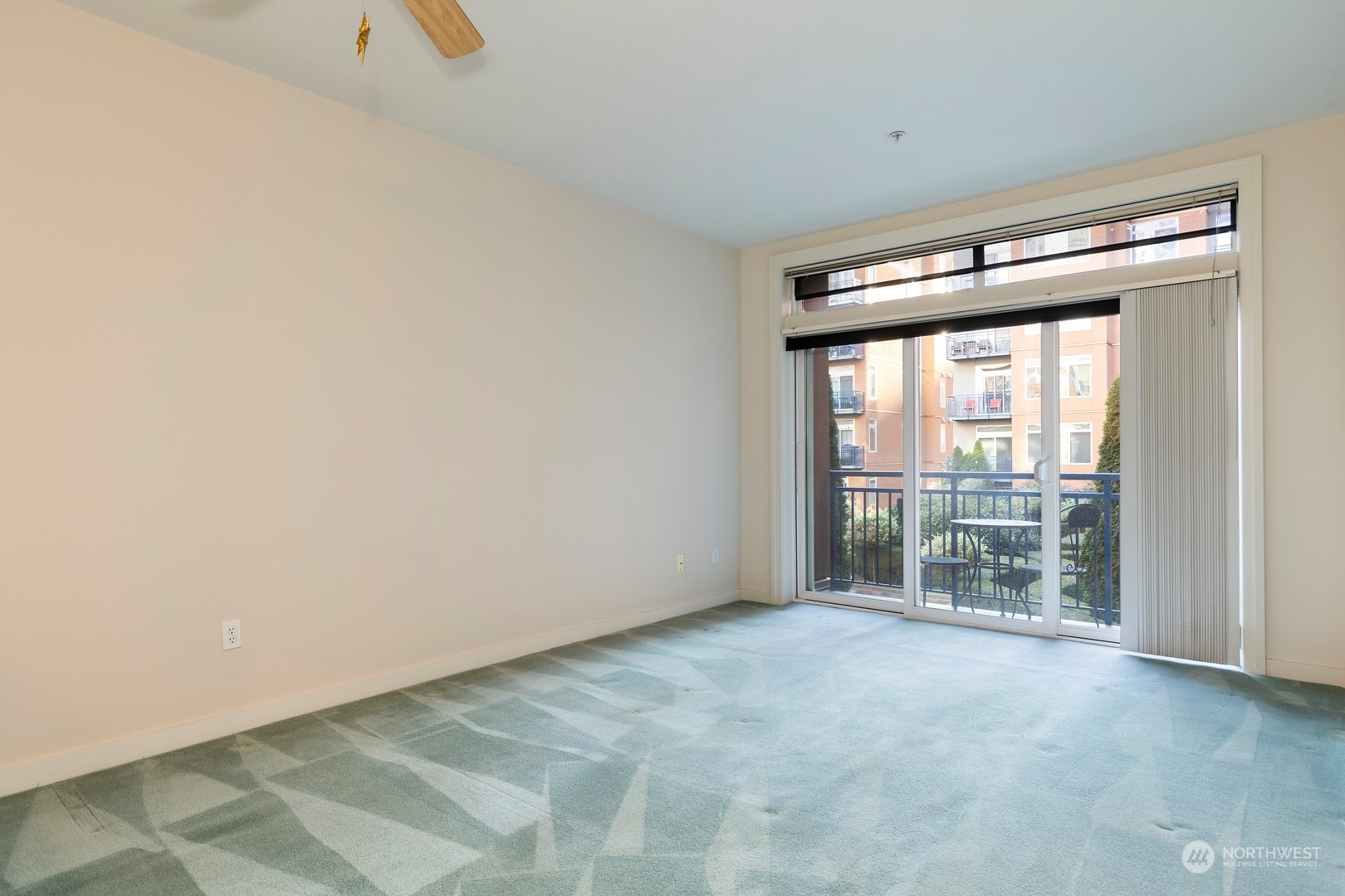 Property Photo:  2414 1st Avenue 403  WA 98121 