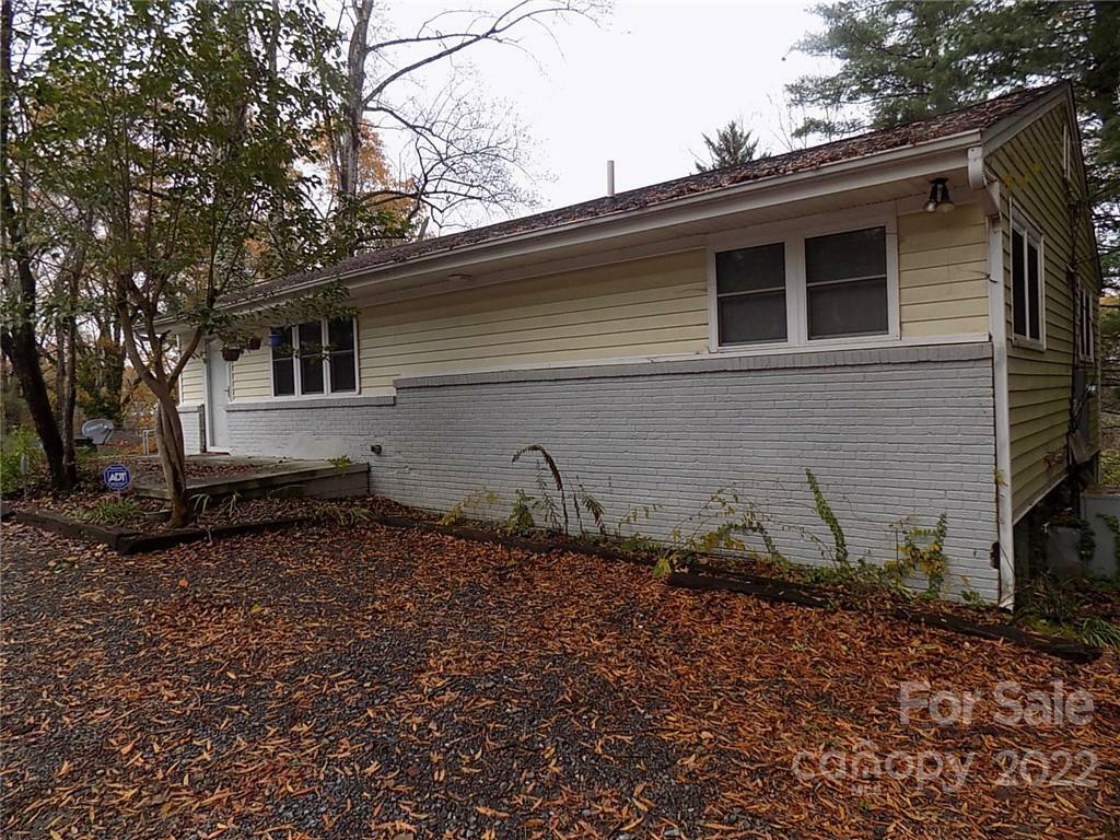 Property Photo:  924 Garrison Boulevard W  NC 28052 