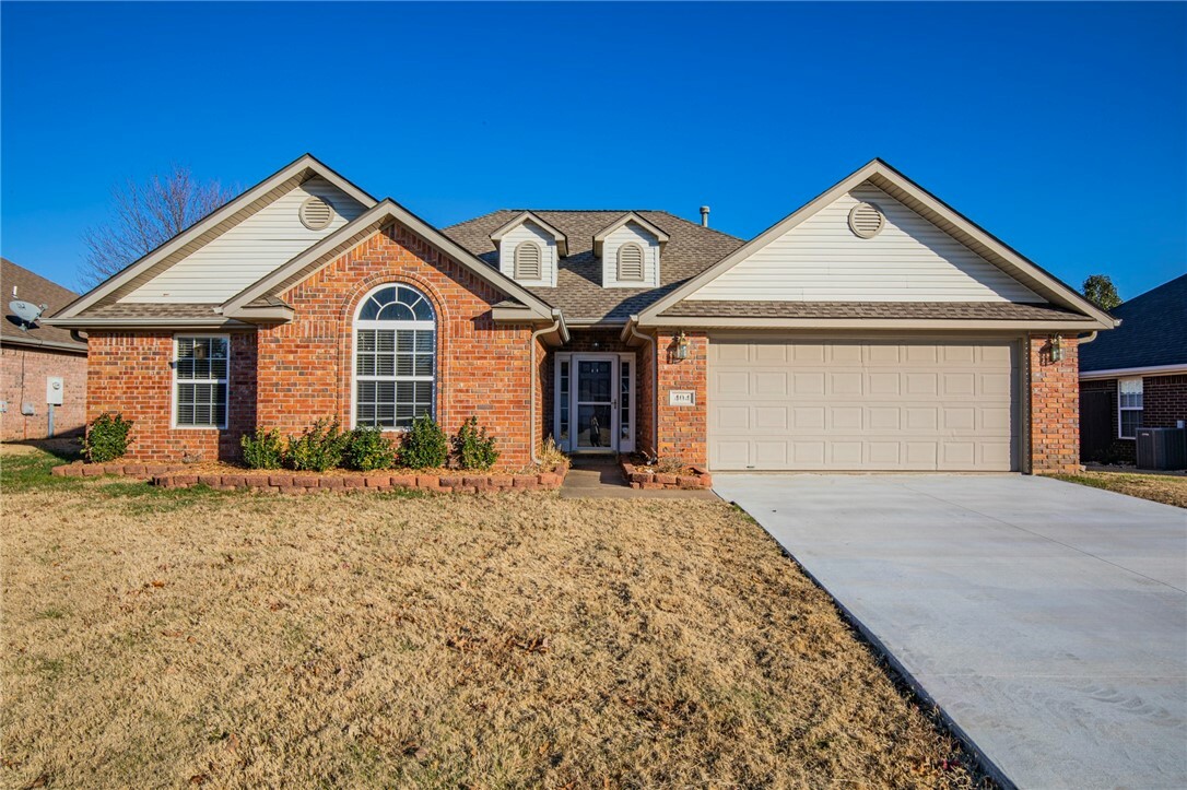 Property Photo:  404 NE Whitney Street  AR 72712 