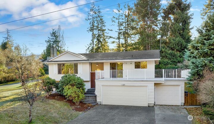 Property Photo:  526 Willow Road  WA 98225 