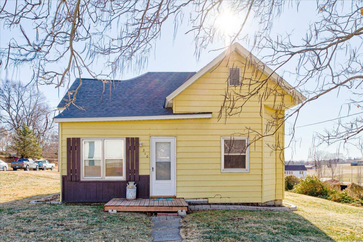 Property Photo:  310 Clay  Street  IA 51652 