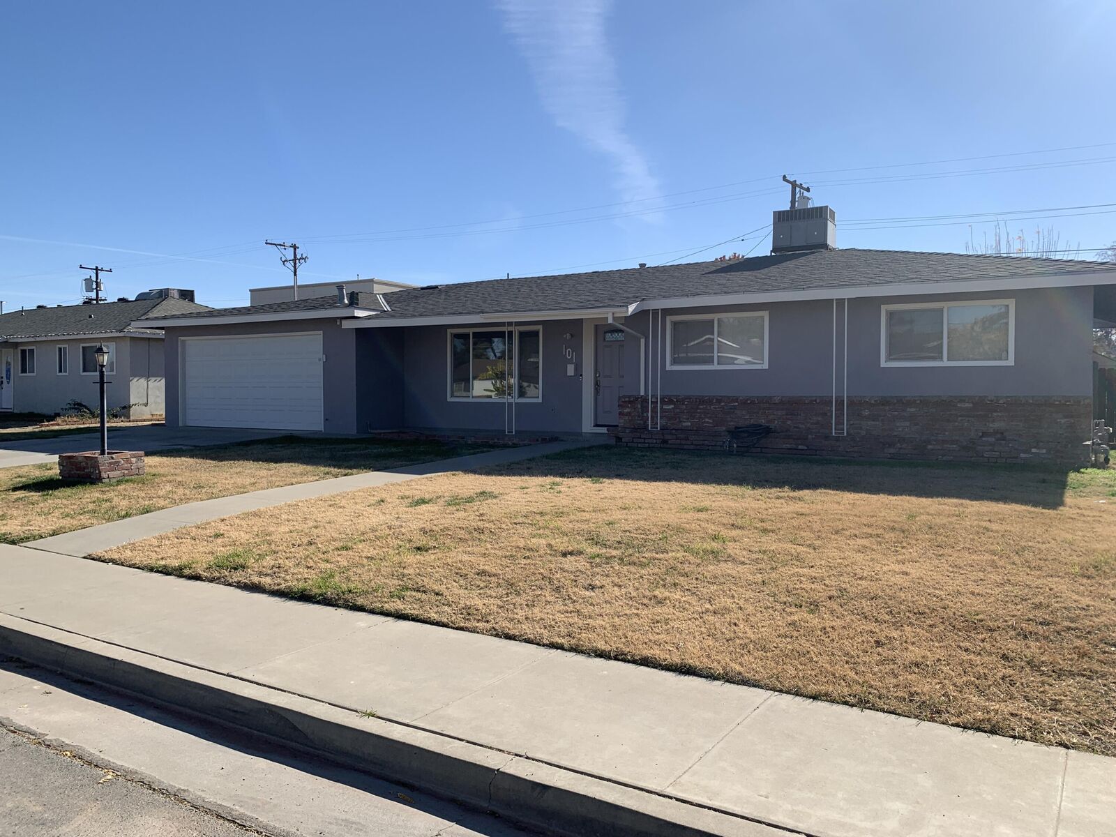 Property Photo:  101 W Spring Lane  CA 93245 