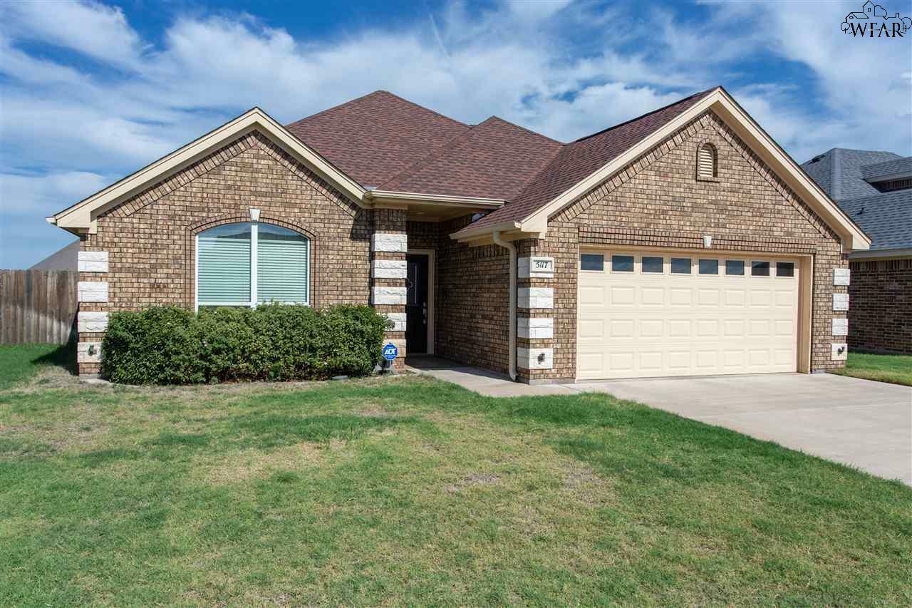 Property Photo: 5117 Reyes Street TX 76306
