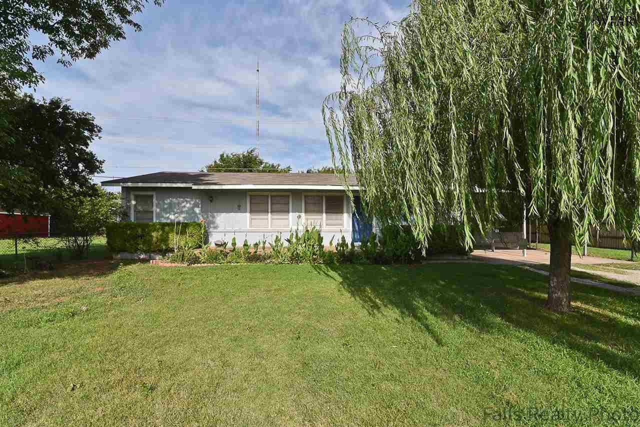 Property Photo: 1004 Cedar Avenue TX 76309