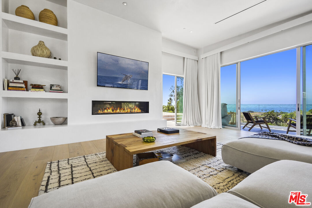 Property Photo:  5911  Busch Dr  CA 90265 